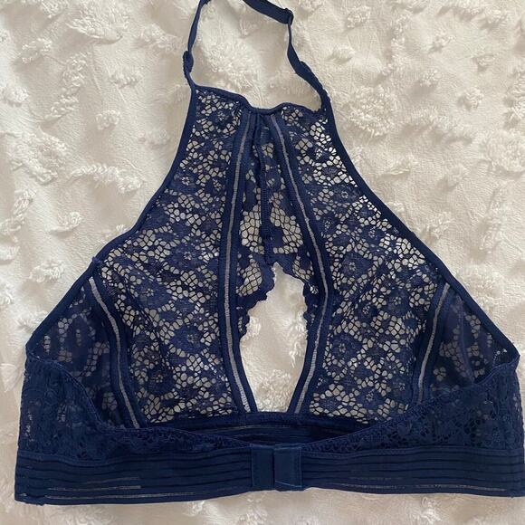 Victoria's Secret Keyhole Bralette Lace High Neck Size Medium Wireless Sexy Blue - Picture 2 of 4